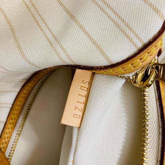 Louis Vuitton Delightful PM in Damier Azur - Picture 16 of 16